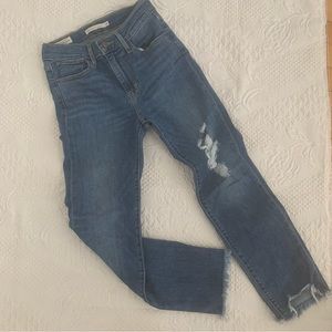 Levi | 724 High Rise Straight Jean with distressing | Size 25